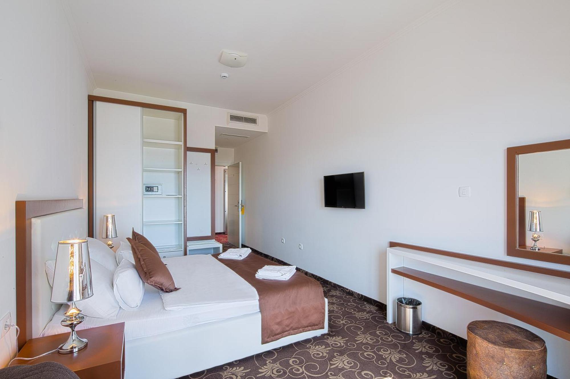 Hotel Pozzo บุดวา ภายนอก รูปภาพ