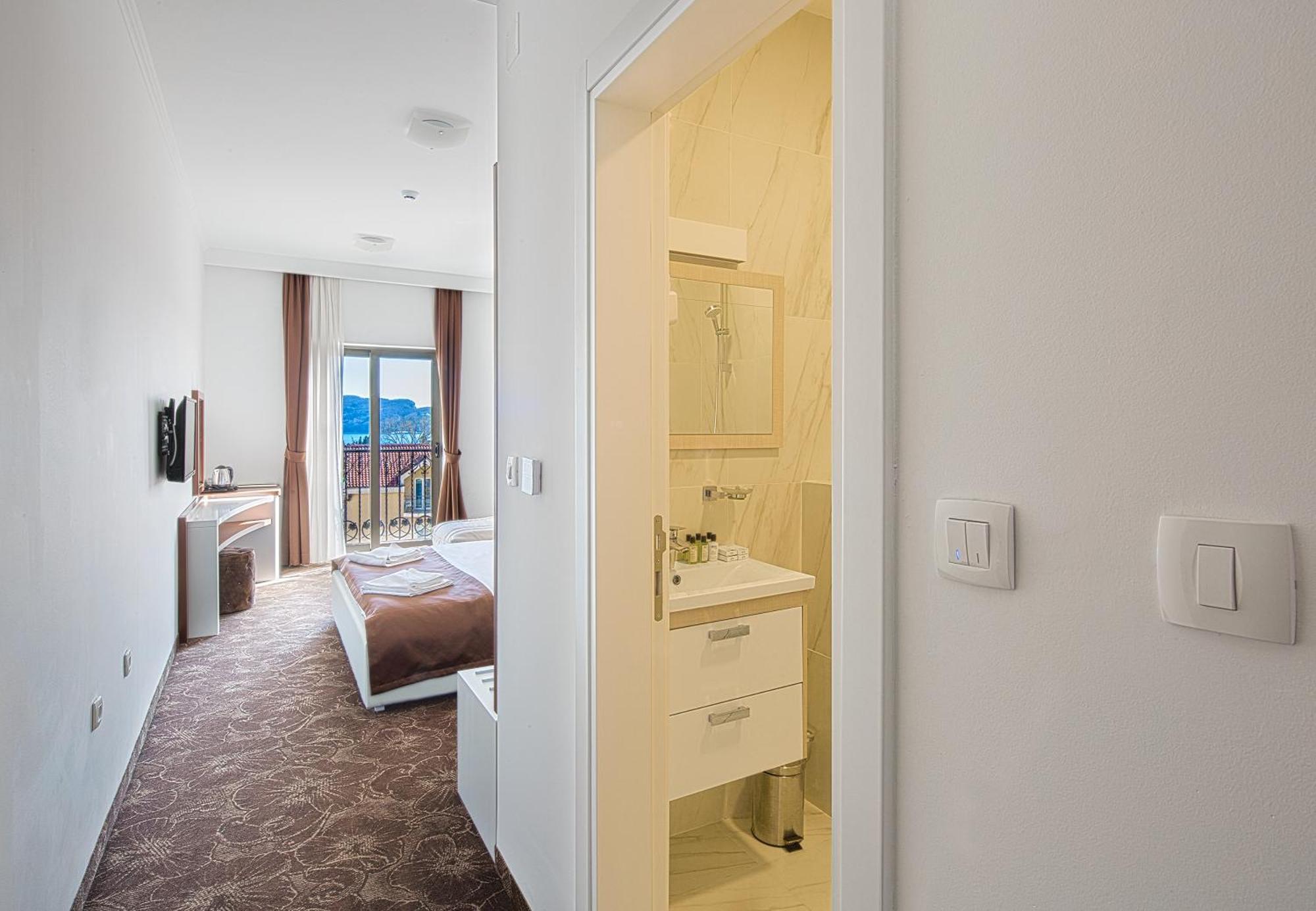 Hotel Pozzo บุดวา ภายนอก รูปภาพ