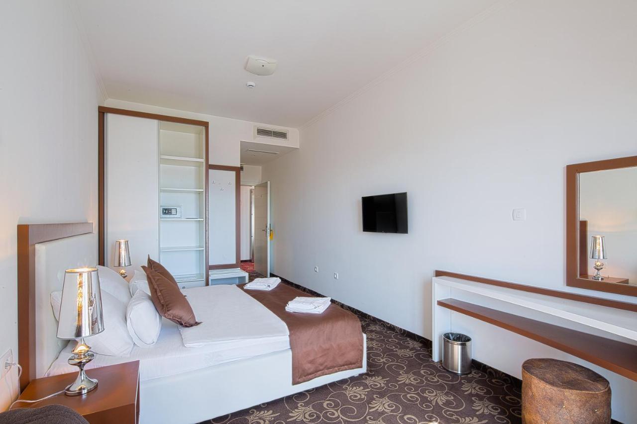 Hotel Pozzo บุดวา ภายนอก รูปภาพ
